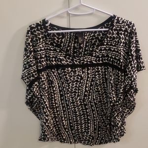 H&M BLACK & WHITE HEART PATTERNED SHIRT SIZE XS